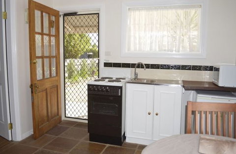 Almond Tree Cottage - Accommodation Newcastle 2