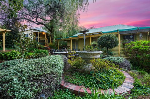 Bendigo Cottages Bed And Breakfast - Accommodation Newcastle 0