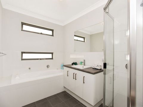 BEAUMONT HOUSE - Accommodation Newcastle 6
