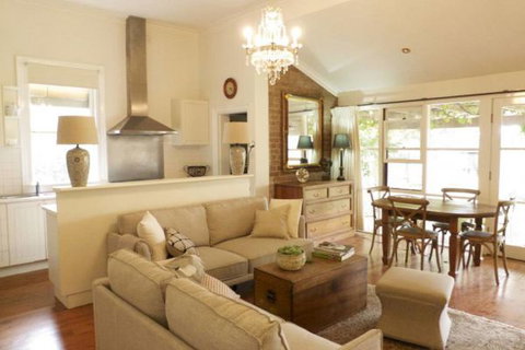 Cadogan Central Luxury - Accommodation Newcastle 0