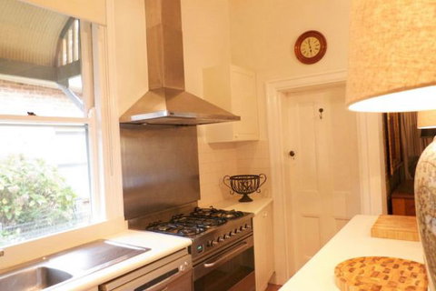 Cadogan Central Luxury - Accommodation Newcastle 3