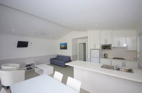 Del Rio Riverside Resort - Accommodation Newcastle 1
