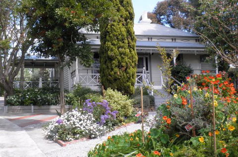 Fairbank House - Accommodation Newcastle 0