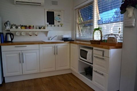 Garden Cottage B And B - Accommodation Newcastle 2