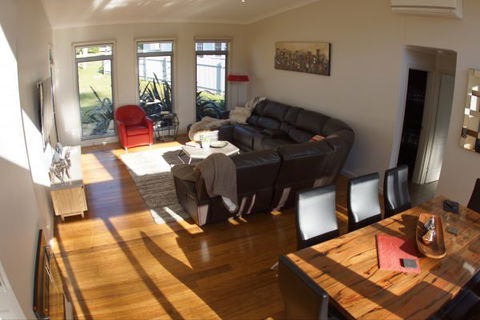 Hemley House - Accommodation Newcastle 2