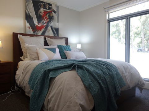 Hemley House - Accommodation Newcastle 4