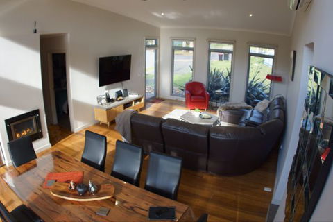 Hemley House - Accommodation Newcastle 5