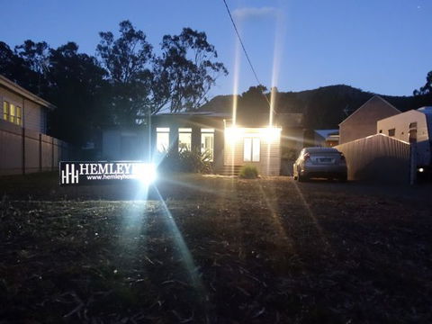 Hemley House - Accommodation Newcastle 7