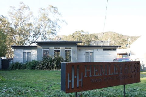 Hemley House - Accommodation Newcastle 9