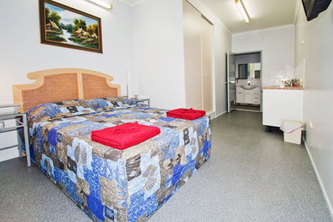 Tropical Lodge - Accommodation Newcastle 0