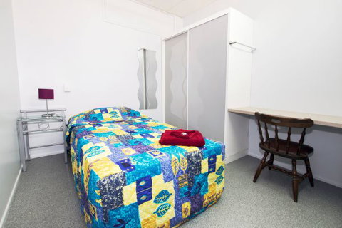 Tropical Lodge - Accommodation Newcastle 2