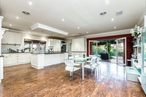 La Bella Vita - Accommodation Newcastle 3