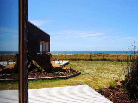 Malibu On The Beach - Accommodation Newcastle 1