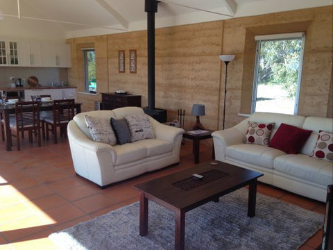 Muntiri Lodge Eco Retreat - Accommodation Newcastle 2