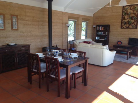 Muntiri Lodge Eco Retreat - Accommodation Newcastle 3