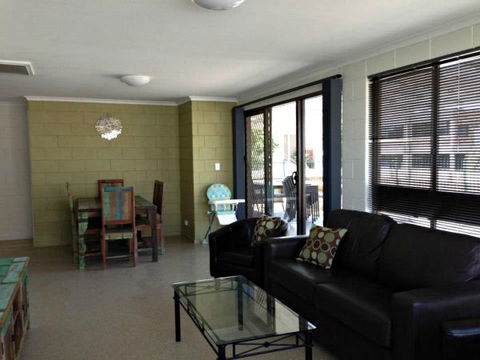 Petes Place - Accommodation Newcastle 0