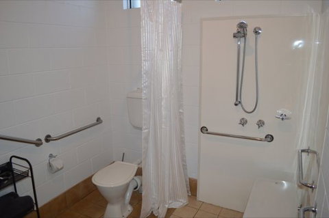 Penguin Seaside Motel - Accommodation Newcastle 5