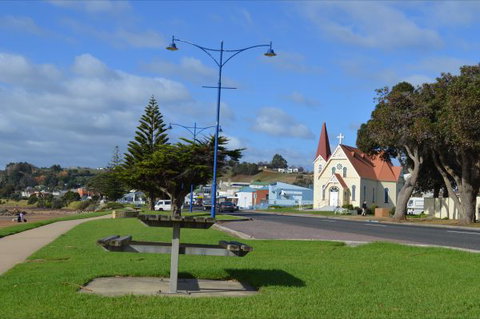 Penguin Seaside Motel - Accommodation Newcastle 6