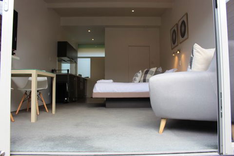 Sandy Bay Studio Apartment - Accommodation Newcastle 3