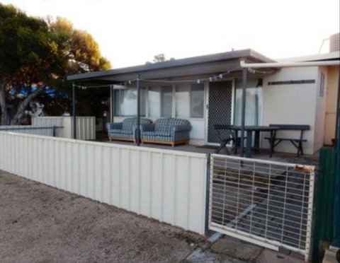 Samuel's Shack - Accommodation Newcastle 3