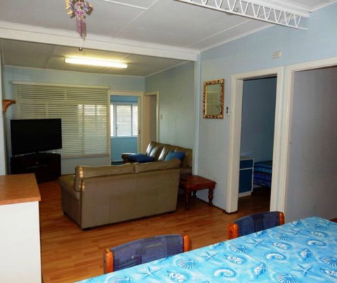 Samuel's Shack - Accommodation Newcastle 5