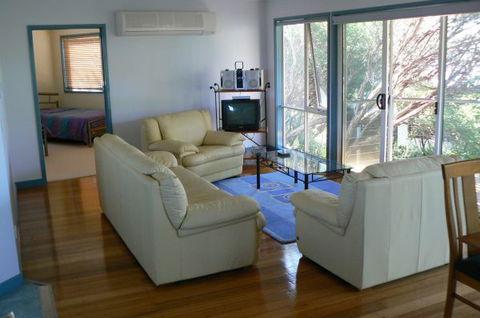 Sandy Point Beach Escape - Accommodation Newcastle 2