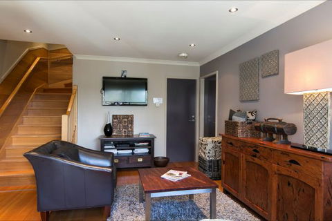 Snow Fall Lodge At Falls Creek - Accommodation Newcastle 6