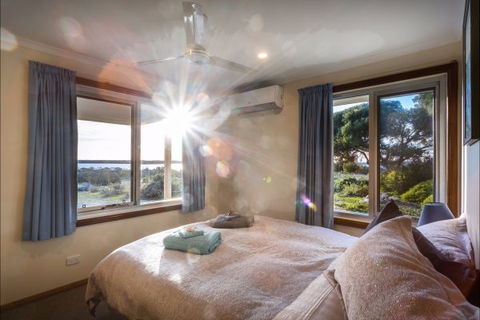 Southern Ocean Lookout - Accommodation Newcastle 2