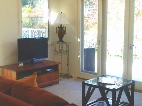 Via Bella Vista - Accommodation Newcastle 7