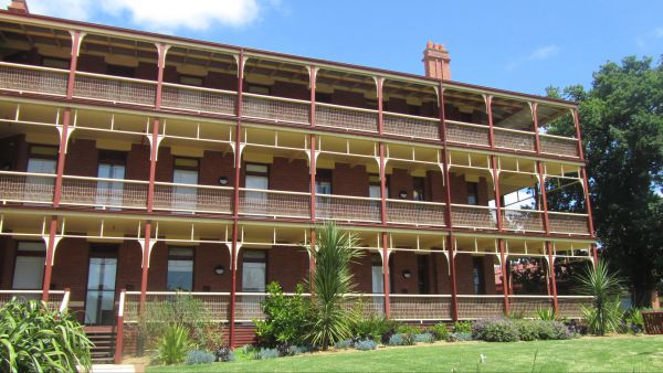 Fairfield VIC Accommodation Newcastle