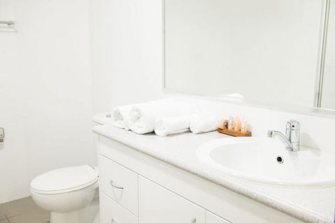Copacabana Shores - Accommodation Newcastle 11