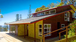 Ball Bay House - Accommodation Newcastle 0