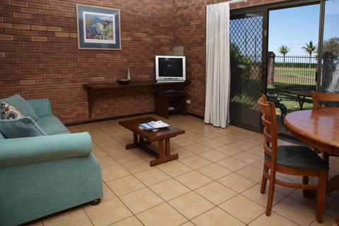 Bayside Holiday Apartments - Accommodation Newcastle 3