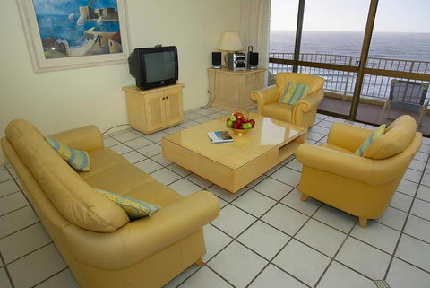 Breakers North - Absolute Beach Front Holiday Apartments - Accommodation Newcastle 5
