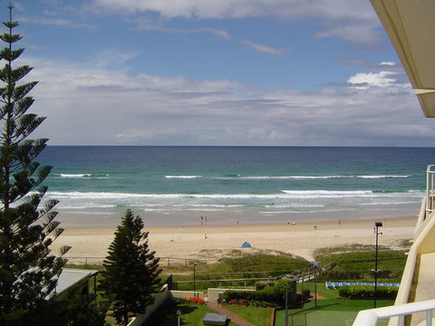 Breakers North - Absolute Beach Front Holiday Apartments - Accommodation Newcastle 6
