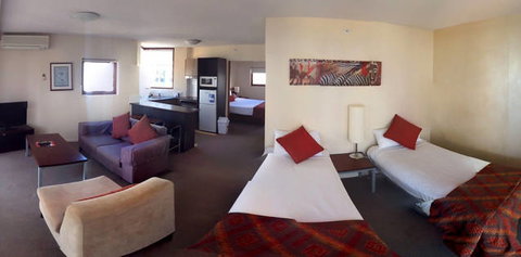 Broadbeach Savannah - Accommodation Newcastle 0