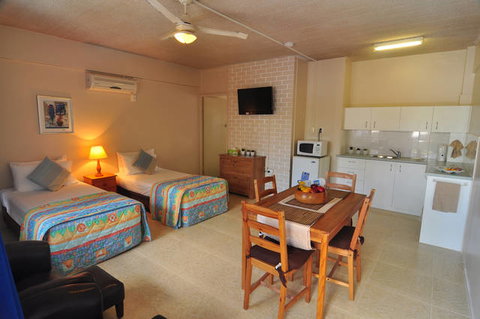 Browns At Broadbeach - Accommodation Newcastle 2