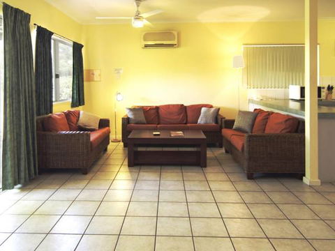Cable Beachside Villas - Accommodation Newcastle 2