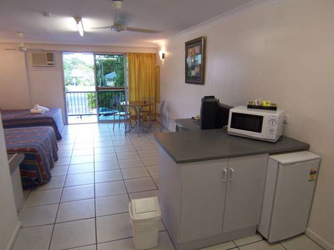 Cairns Holiday Lodge - Accommodation Newcastle 1
