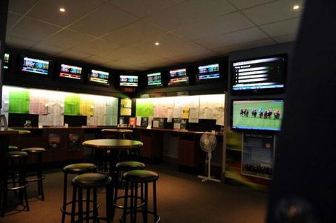 Caledonian Hotel Motel Echuca - Accommodation Newcastle 1