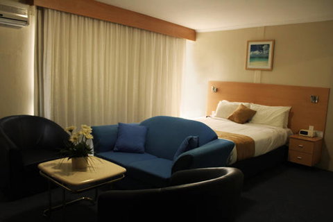 Ciloms Airport Lodge - Accommodation Newcastle 6