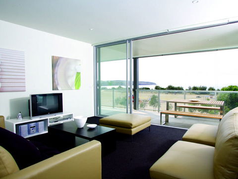 Coast Resort - Accommodation Newcastle 2