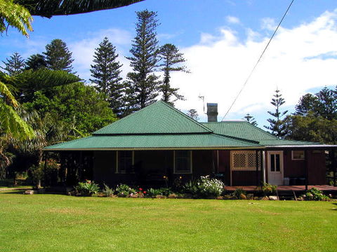 Cobbys Of Crystal Pool Holiday Heritage Cottage - Accommodation Newcastle 0