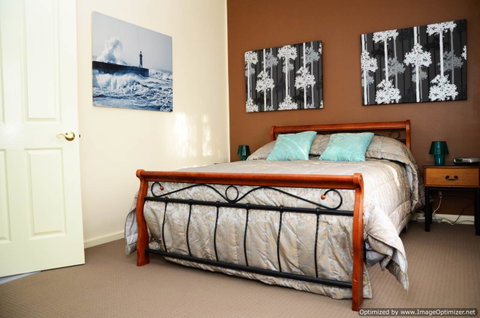Cooinda View Bed & Breakfast - Accommodation Newcastle 5