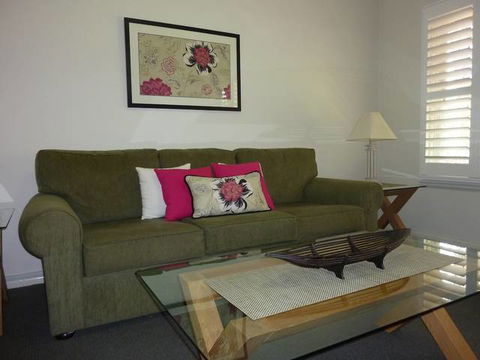 Country Apartments - Accommodation Newcastle 2