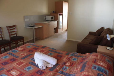 Country Roads Motor Inn - Gayndah - Accommodation Newcastle 2