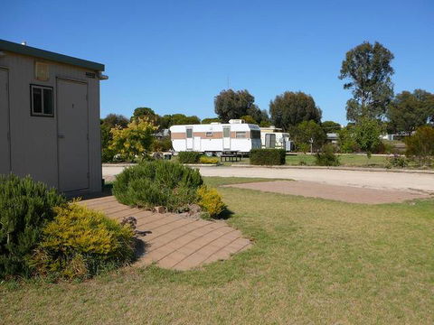 Cummins Community Caravan Park - Accommodation Newcastle 0