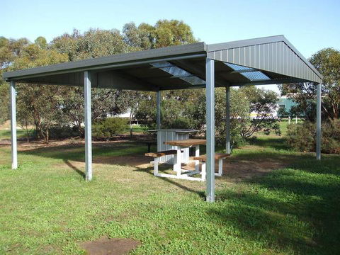 Cummins Community Caravan Park - Accommodation Newcastle 1