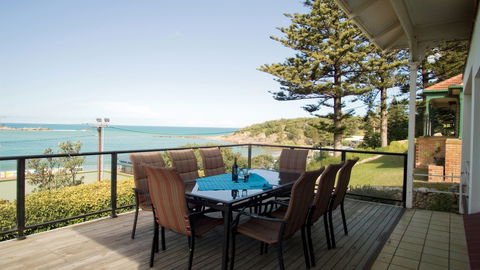 Lauriston - Accommodation Newcastle 0