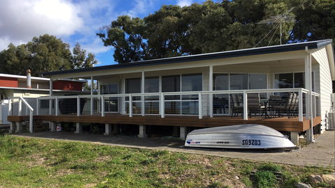Doddy's Place - Accommodation Newcastle 0